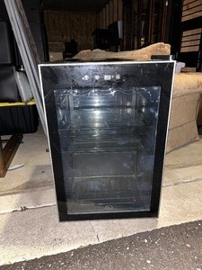 lot 89 image: Gently Used Drink Fridge