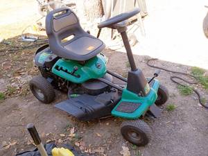 lot 115 image: Weedeater One Small Riding Lawnmower (Runs)