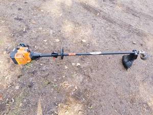 lot 112 image: Remington 2-stroke weed whip (runs)