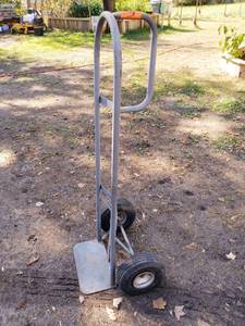 lot 110 image: two-wheel dolly