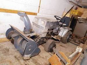 lot 111 image: Craftsman Veridrive GTV 18 horsepower lawn tractor