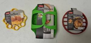 lot 19 image: Soft Works  Silicone Pressure Cooker Rack, Silicone Pressure Cooker Steamer & Silicone Pressure Egg Rack - New