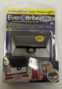lot 21 image: Ever Brite Ultra  Motion-Activated Solar Powered LED Light - NEW
