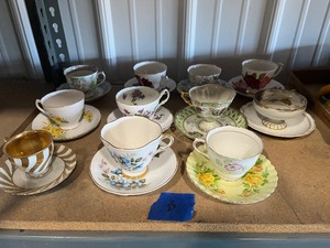 Lot of Cup & Saucers