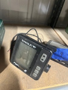 2 fish finders monitors no cords