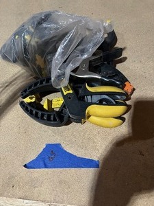 many hand clamps