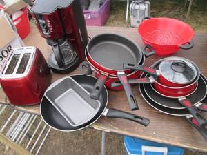 lot 91 image: Red Non-stick cookware, Mr Coffee 1...