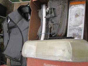 lot 97 image: 2006 Chevy Silverado Headlight asse...