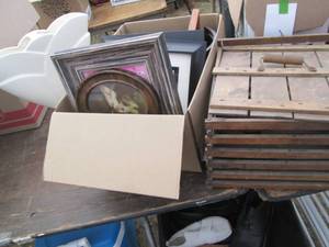 lot 107 image: Variety of picture frames, slatted ...