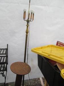 lot 108 image: Freestanding brass tone floor lamp ...