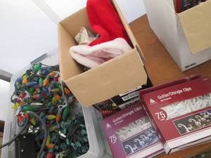 lot 112 image: Christmas lights plus timer and cli...