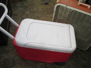 lot 149 image: Vintage box fan and Igloo wheelie-c...