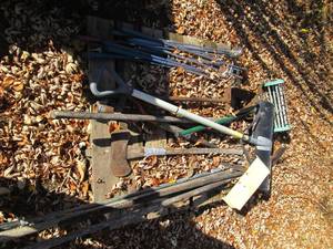 lot 160 image: Long handle outdoor tools. Shovels,...