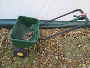 lot 163 image: Scotts Speedy Green 3000 spreader...