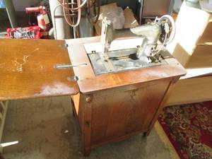 lot 188 image: Vintage Wood Single door sewing mac...