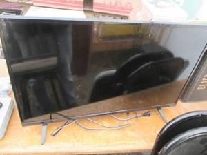 lot 11 image: 32in Vizio flat screen TV...