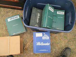 lot 32 image: Covered tote of Hollander interchan...