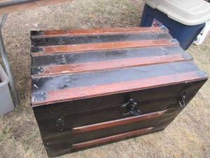 lot 33 image: Vintage wood storage trunk approxim...