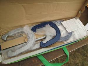 lot 35 image: Heavy duty metal horseshoe set with...