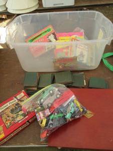 lot 36 image: Open tote containing a variety of v...
