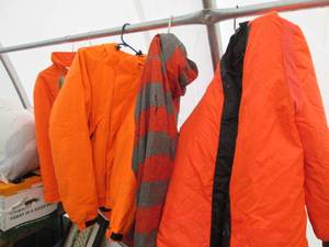 lot 47 image: Bundle of mens XL Fluorescent hunt...