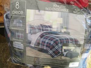 lot 63 image: King size reversible comforter...