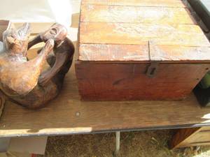lot 67 image: Vintage wood hat-sryle storage box ...