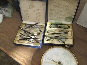 lot 70 image: Vintage Wittnauer barometer and Vin...