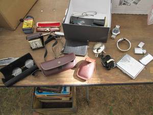lot 72 image: Small collection of misc personal a...