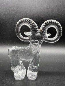 lot 67 image: KOSTA BODA Art Glass Ram by Bertil Vallien - Zoo Series - Sweden