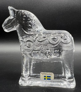 lot 69 image: LINDSHAMMAR Art Glass Dala Horse - Sweden