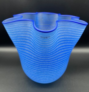 lot 121 image: KOSTA BODA - Vaso Carmen - Artisan Glass Vase - Signed