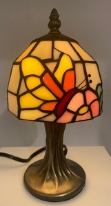 lot 44 image: Vintage Small TIFFANY Style Butterfly Lamp