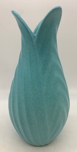 lot 93 image: Vintage HAEGER USA Turquoise Pottery Vase