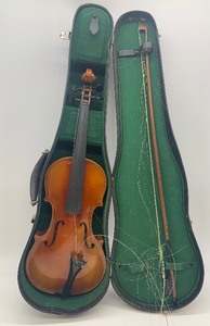 lot 97 image: Vintage ANTONUS STRADIVARIUS Violin (Silvertone)