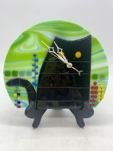 lot 116 image: Artisan FUSED Art Glass Cat Clock