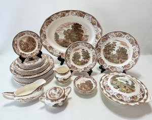 lot 151 image: ROYAL TUDOR WARE Olde England Brown Multicolor TRANSFERWARE China Set