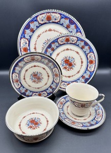 lot 153 image: Stunning LENOX Interlude Floral Silver Rim China Set