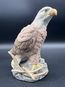 lot 144 image: LEFTON Sevilla Porcelain Bald Eagle