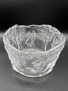 lot 222 image: KOSTA BODA Art Glass Bowl - With the Original Label - Sweden - Rhapsody Dancing Couple #3