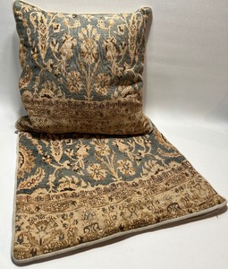 lot 232 image: Pair of POTTERY BARN Pillow Covers