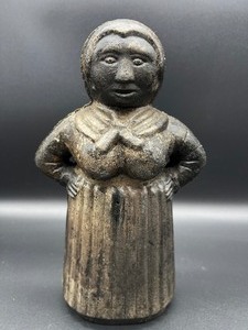 lot 252 image: Vintage Black Americana - Cast Iron Mammy Bank - Primitive