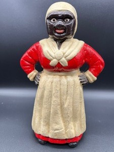 lot 253 image: Vintage Black Americana - Cast Iron Mammy Bank - White Scarf