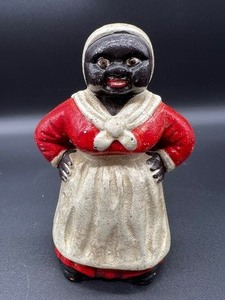 lot 257 image: Vintage Black Americana - Cast Iron Mammy Bank - White Scarf, Medium