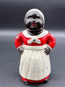 lot 261 image: Vintage Black Americana - Mini Cast Iron Mammy Bank - #1