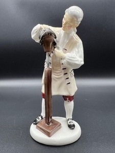 lot 119 image: ROYAL DOULTON - The Wigmaker of Williamsburg Figurine
