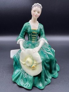 lot 120 image: ROYAL DOULTON - A Lady from Williamsburg Figurine
