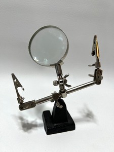 lot 173 image: HELPING HANDS MAGNIFIER