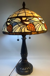 lot 189 image: Vintage TIFFANY Style TableDesk Lamp