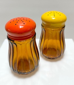 lot 193 image: Pair of MID CENTURY Vintage OTTO JAPAN Amber Fluted Glass Shakers